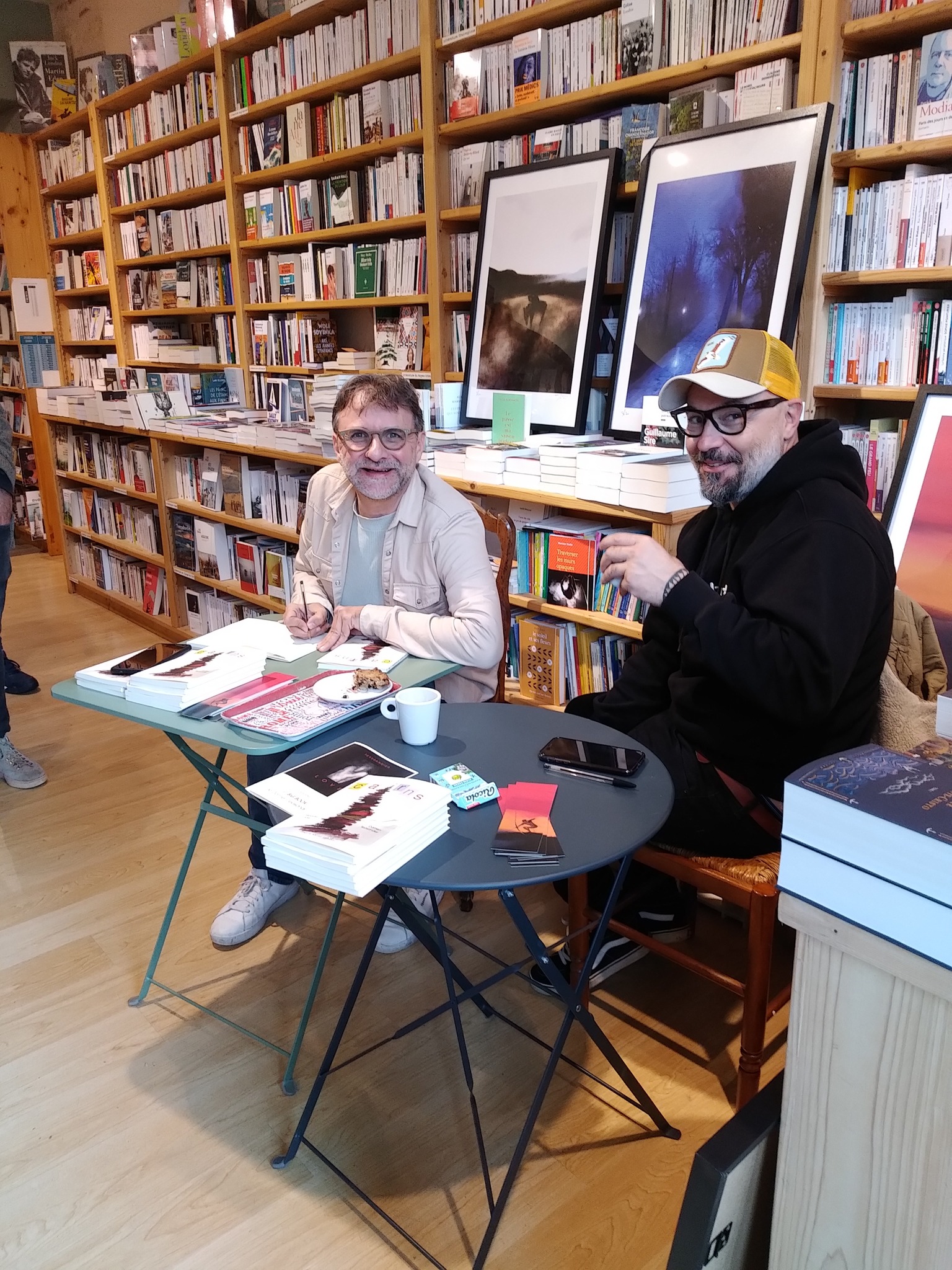 Ce matin à la Librairie Le Gang de la Clef à Molette de Marmande, Seb Lopez et Damien Teyssandier signaient leur ouvrage Cairns.